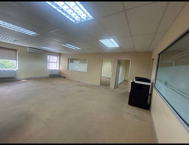 122M² OFFICE TO LET IN KENILWORTH